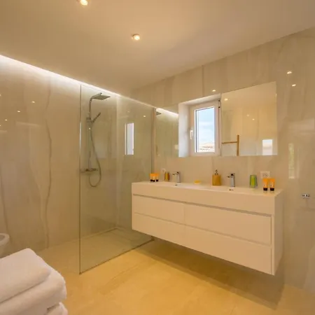Nocleg ze śniadaniem Great Wil Big Garden, Private Pool And Sea View