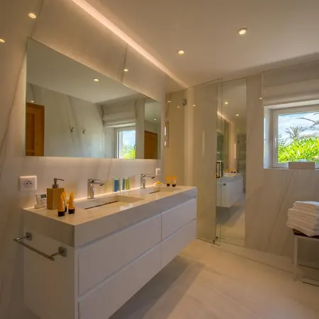 לינה וארוחת בוקר Great Wil Big Garden, Private Pool And Sea View *