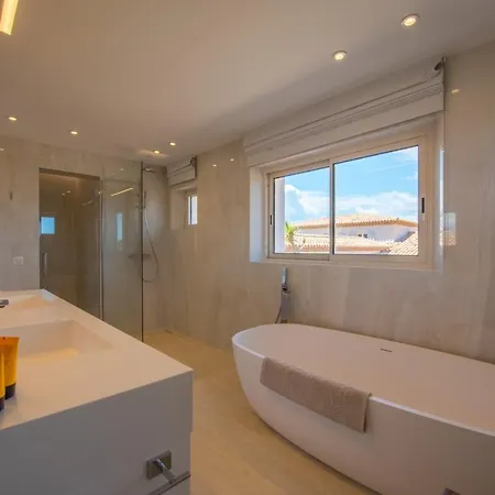 Nocleg ze śniadaniem Great Wil Big Garden, Private Pool And Sea View